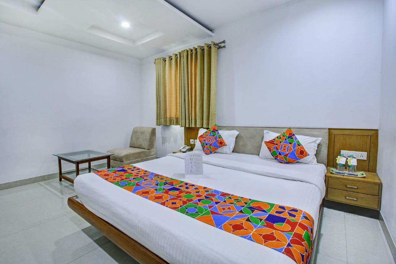 Fabhotel Syberitic Suites Gachibowli - Fully Vaccinated Staff Kondapur  Εξωτερικό φωτογραφία