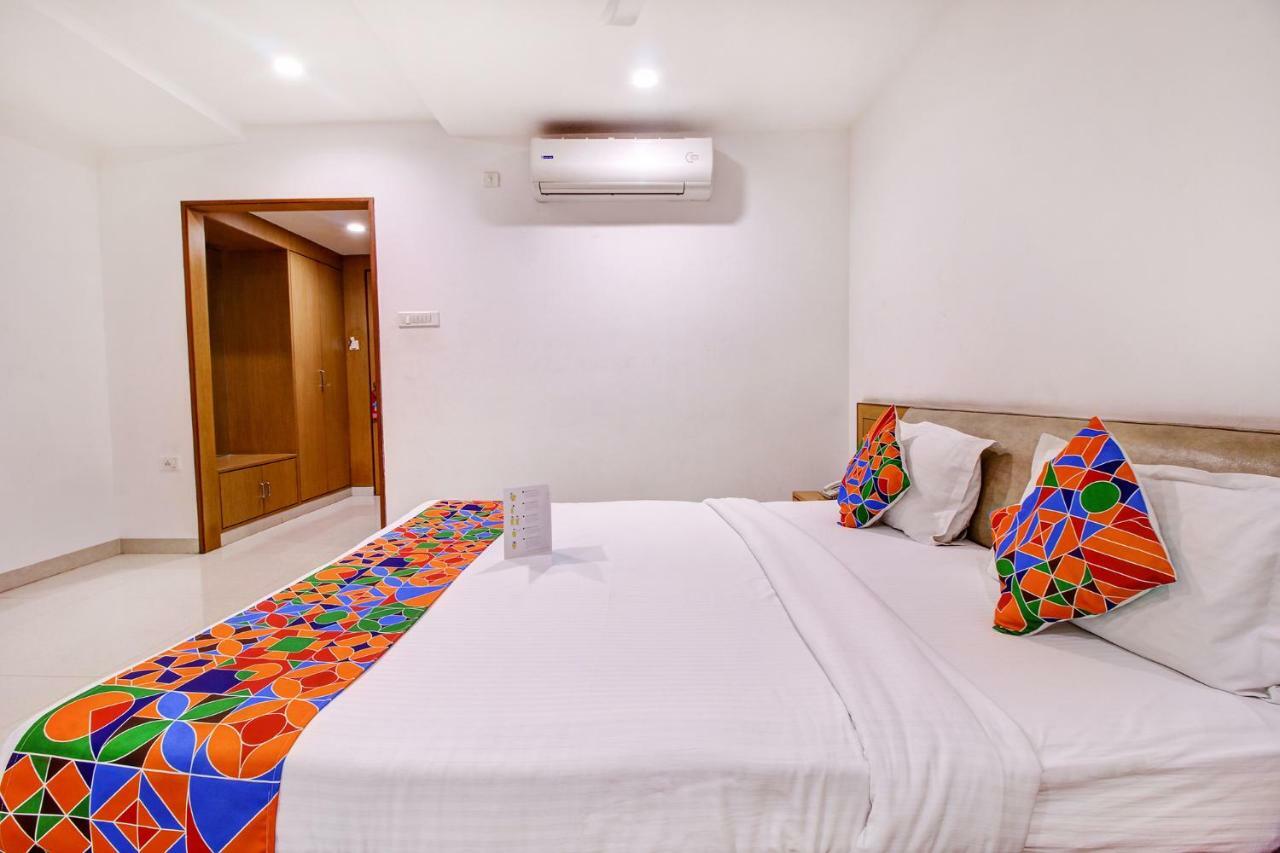 Fabhotel Syberitic Suites Gachibowli - Fully Vaccinated Staff Kondapur  Εξωτερικό φωτογραφία
