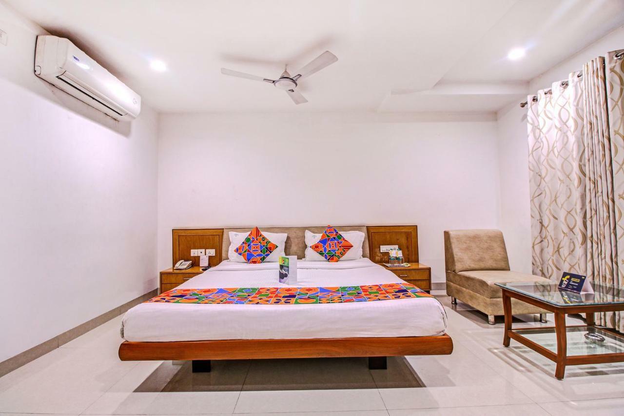 Fabhotel Syberitic Suites Gachibowli - Fully Vaccinated Staff Kondapur  Εξωτερικό φωτογραφία