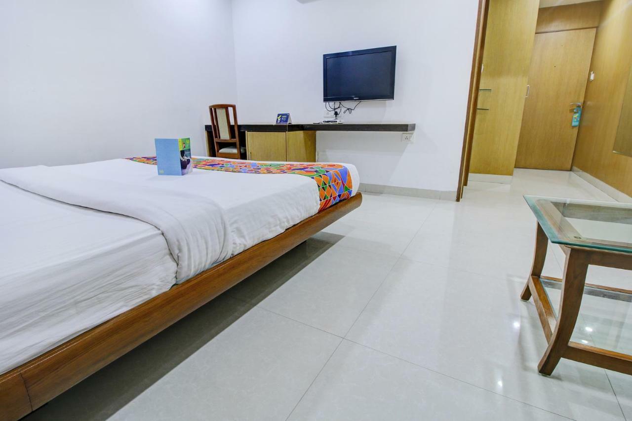 Fabhotel Syberitic Suites Gachibowli - Fully Vaccinated Staff Kondapur  Εξωτερικό φωτογραφία