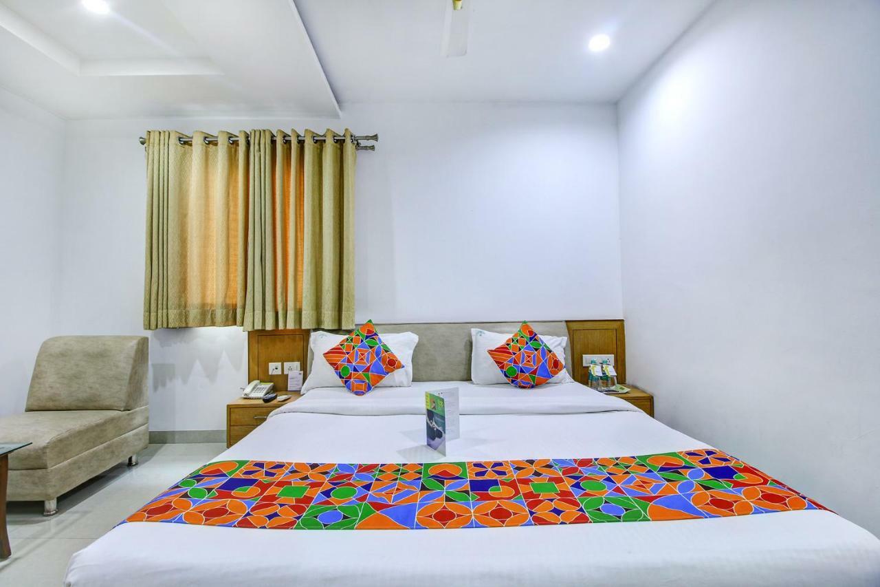Fabhotel Syberitic Suites Gachibowli - Fully Vaccinated Staff Kondapur  Εξωτερικό φωτογραφία