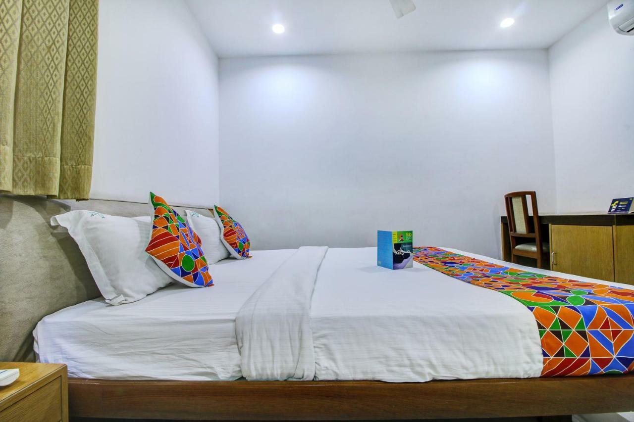 Fabhotel Syberitic Suites Gachibowli - Fully Vaccinated Staff Kondapur  Εξωτερικό φωτογραφία