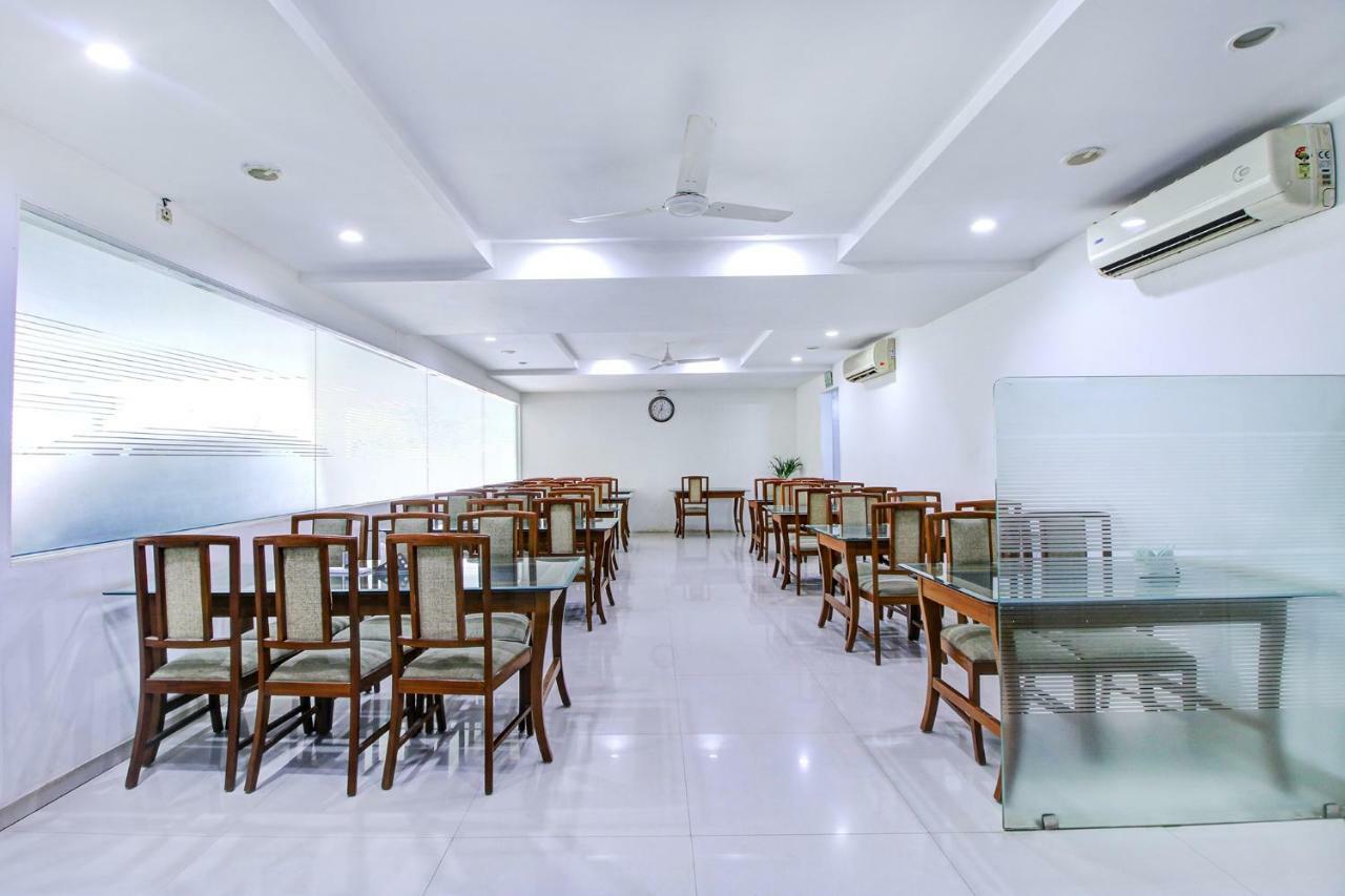 Fabhotel Syberitic Suites Gachibowli - Fully Vaccinated Staff Kondapur  Εξωτερικό φωτογραφία
