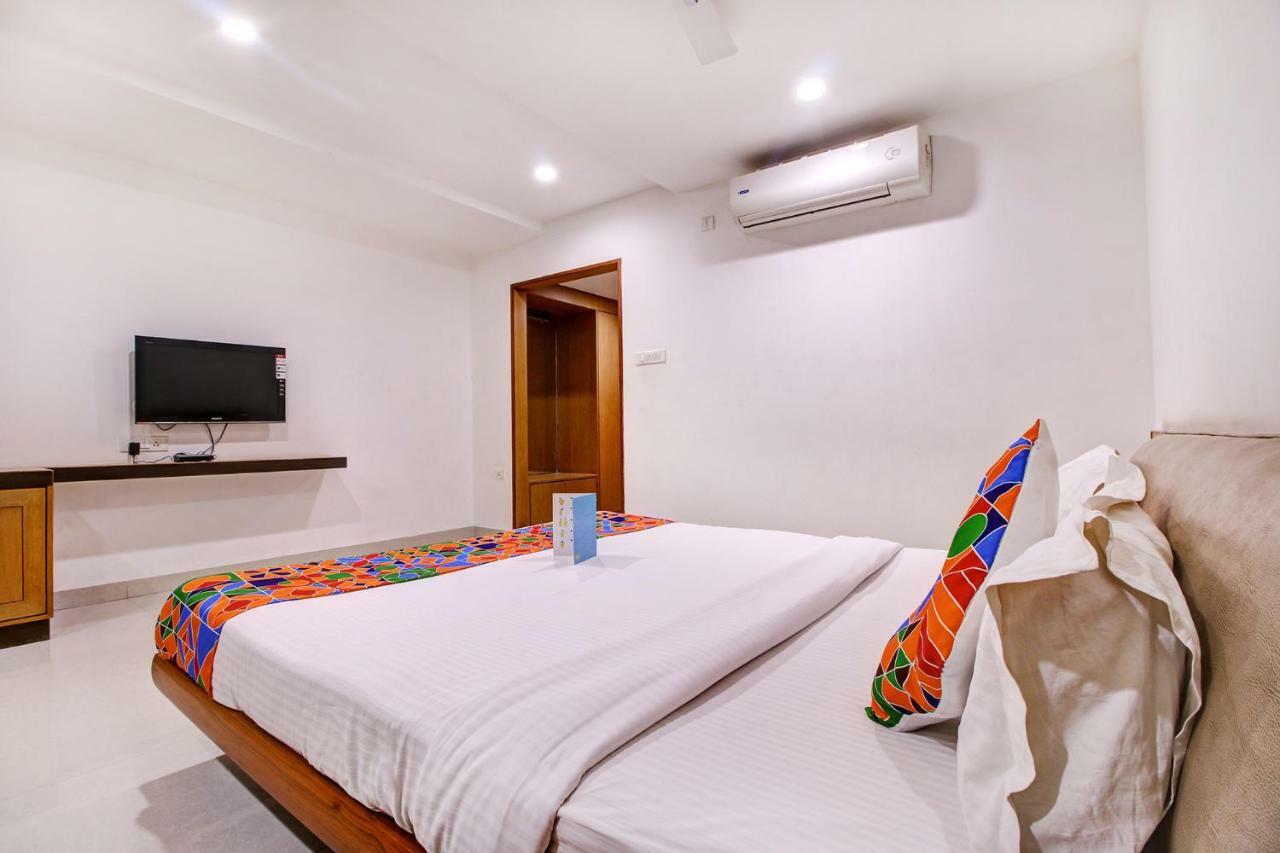 Fabhotel Syberitic Suites Gachibowli - Fully Vaccinated Staff Kondapur  Εξωτερικό φωτογραφία