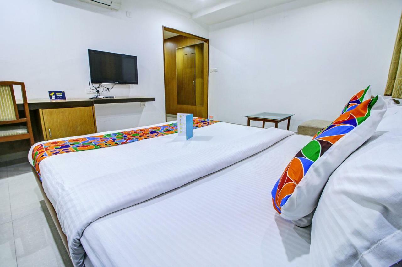 Fabhotel Syberitic Suites Gachibowli - Fully Vaccinated Staff Kondapur  Εξωτερικό φωτογραφία