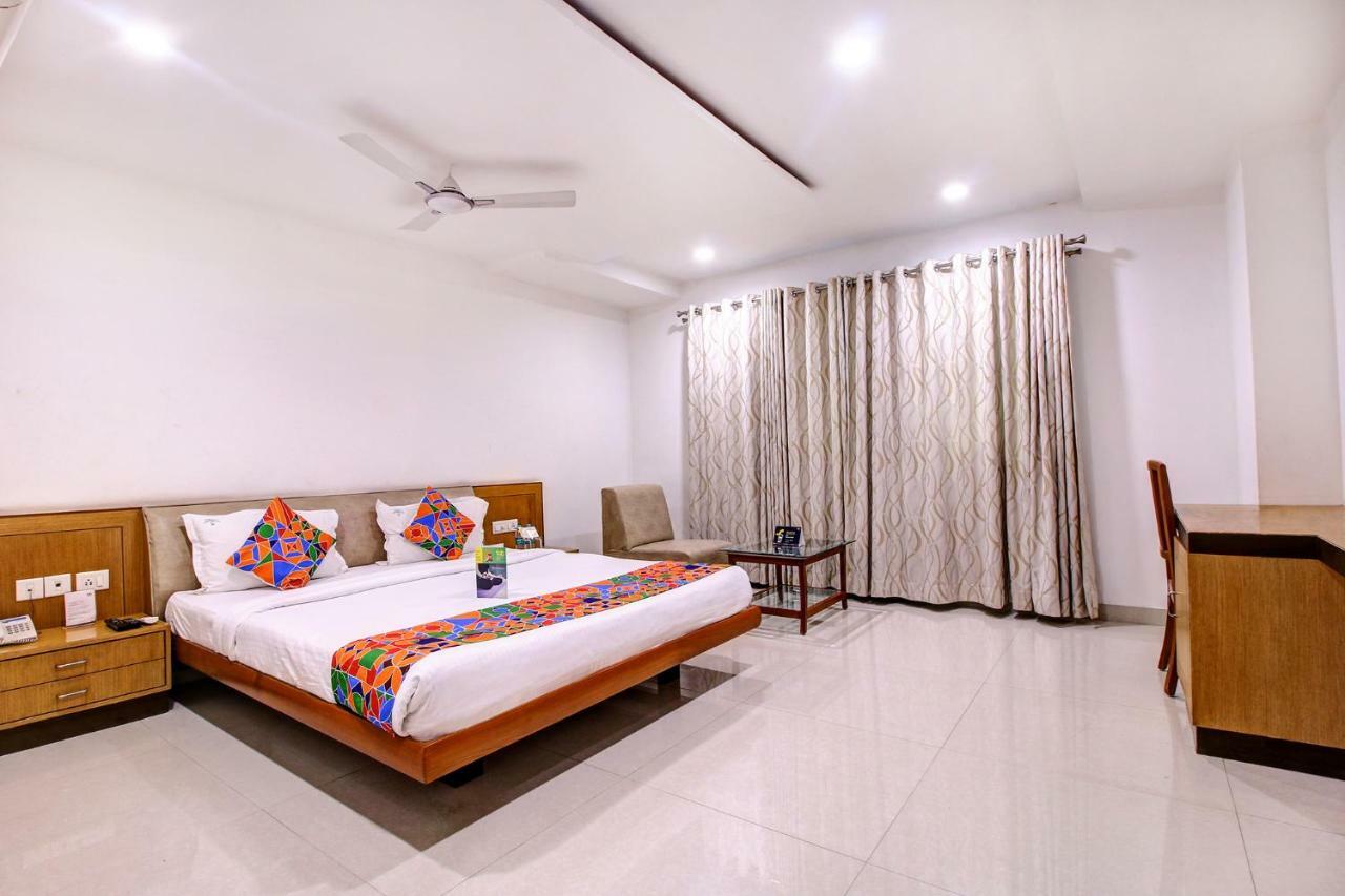 Fabhotel Syberitic Suites Gachibowli - Fully Vaccinated Staff Kondapur  Εξωτερικό φωτογραφία