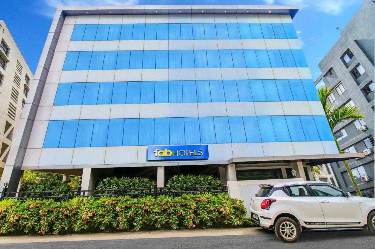 Fabhotel Syberitic Suites Gachibowli - Fully Vaccinated Staff Kondapur  Εξωτερικό φωτογραφία